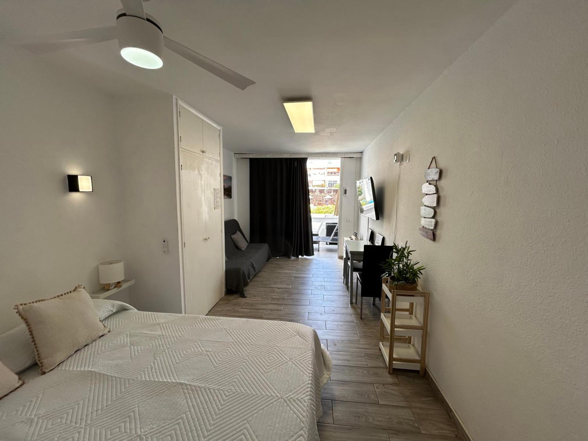 Sunny Apt With Terrace Coastal Area South Arona 阿罗纳 外观 照片