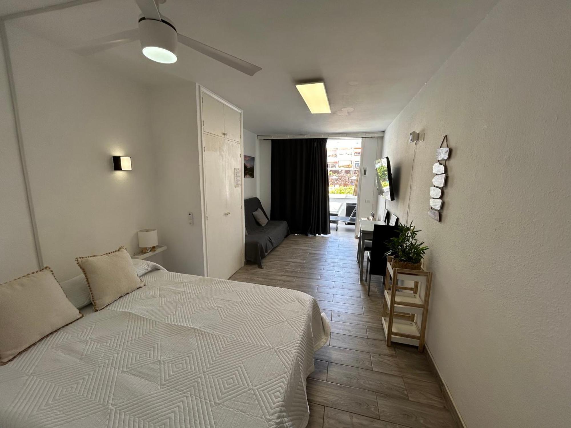 Sunny Apt With Terrace Coastal Area South Arona 阿罗纳 外观 照片