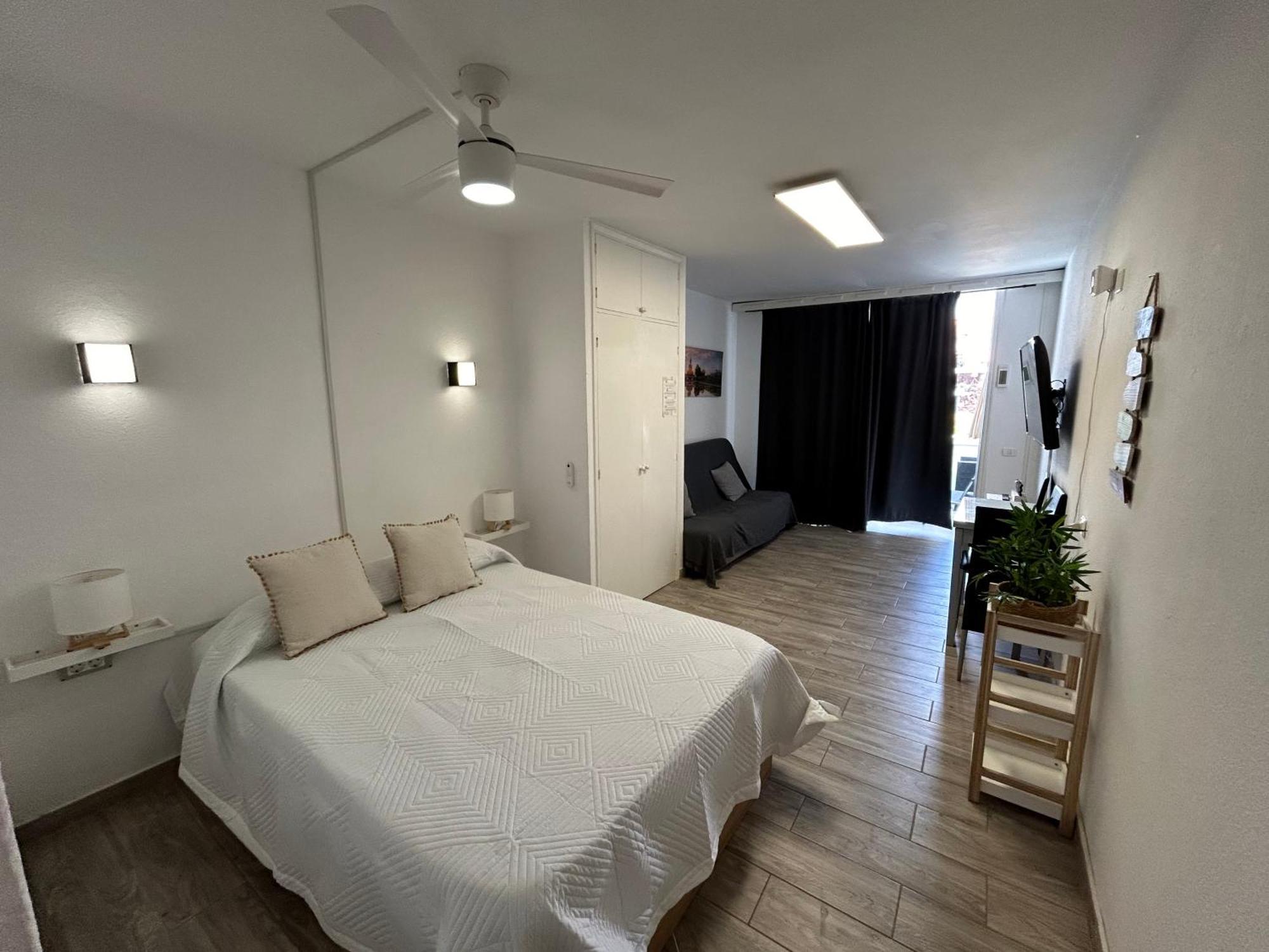Sunny Apt With Terrace Coastal Area South Arona 阿罗纳 外观 照片